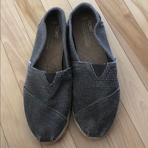 Women’s sz 8.5 Toms